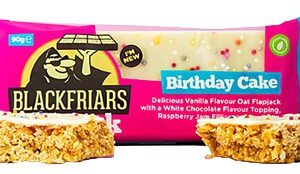 Blackfriars the fab 5 flapjack 90 g - birthday cake